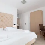 Royal 2 Podstrana * Split