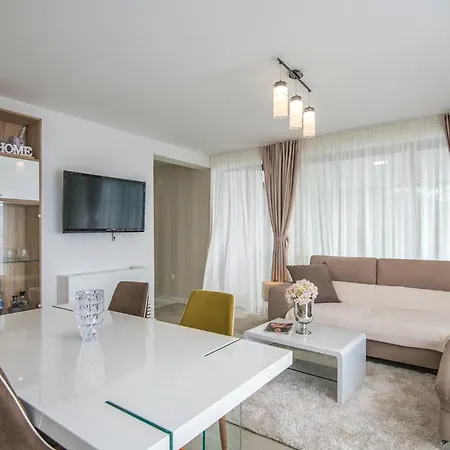 Royal 2 Podstrana Tatil Evi