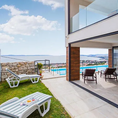 Royal 2 Podstrana Tatil Evi *