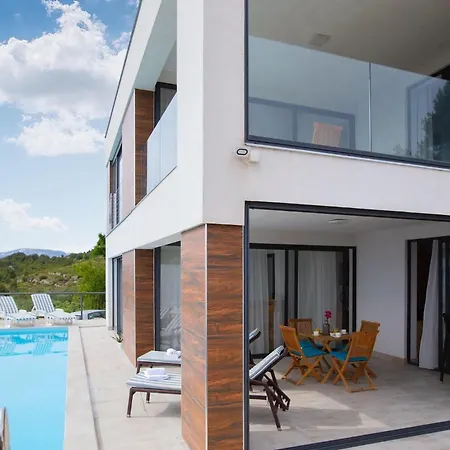 Holiday home Royal 2 Podstrana