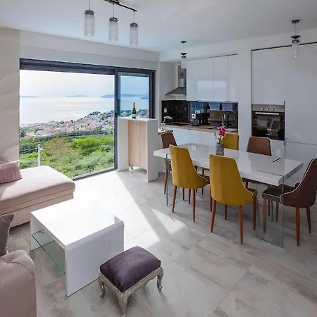 Royal 2 Podstrana Holiday home Split